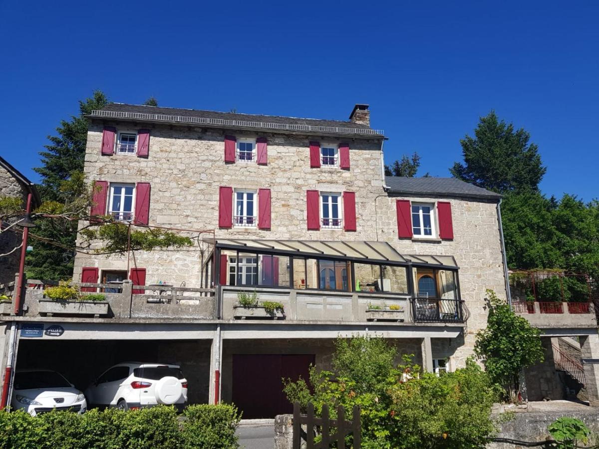 Maison D'Hotes "La Pierre Pointue" Saint-Léons Exterior foto